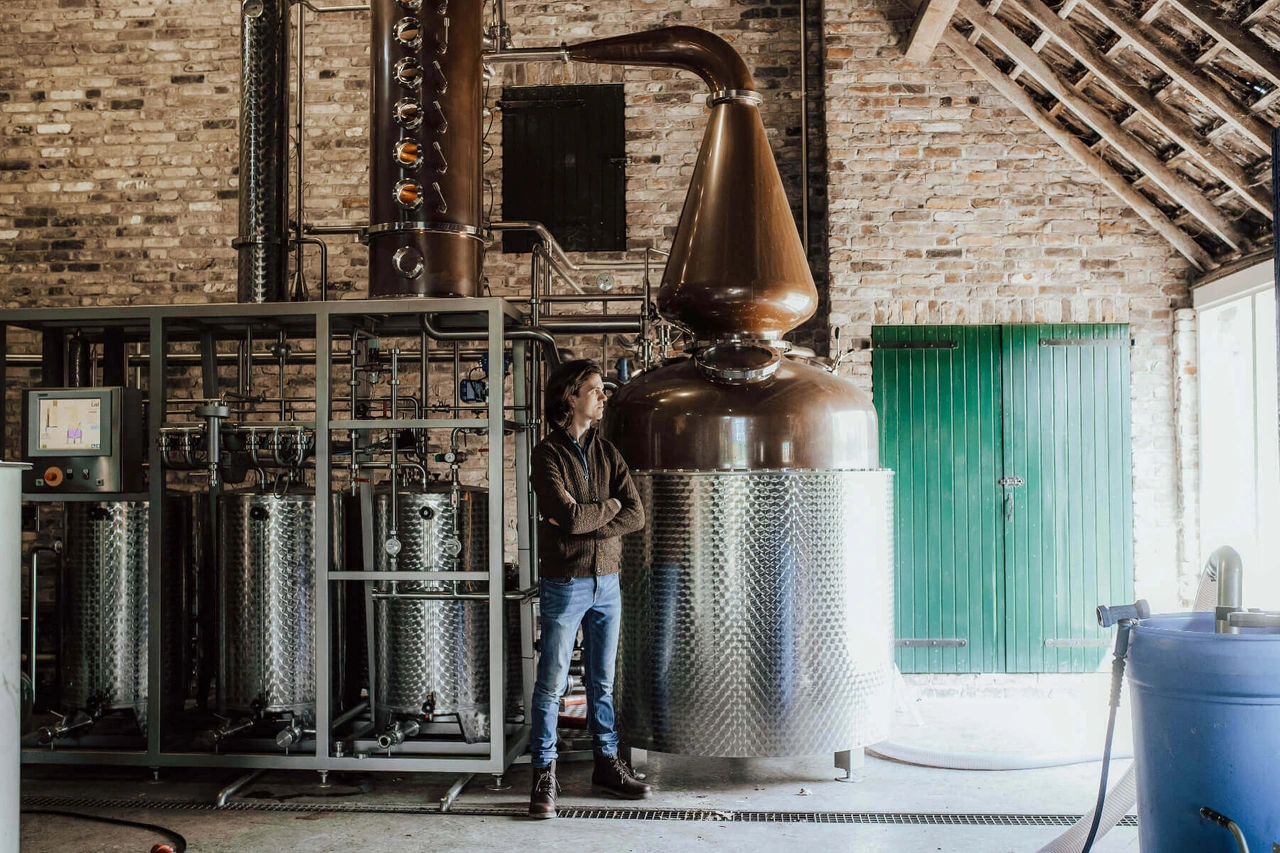 Distilleerder Leon van Welie: “Ik heb een enorme passie voor het distilleren van fruit.“