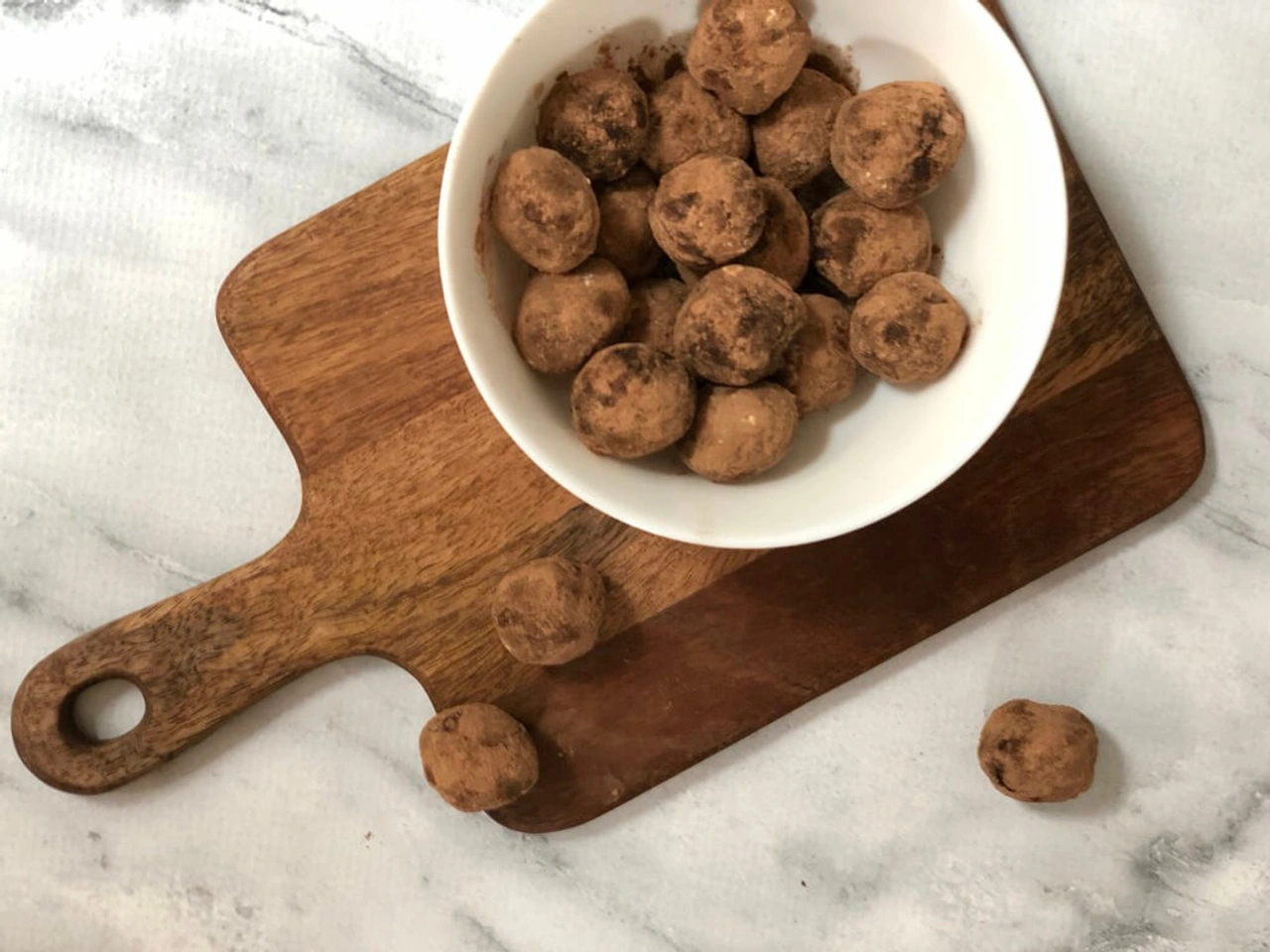 Chocolade truffels met dadels en noten