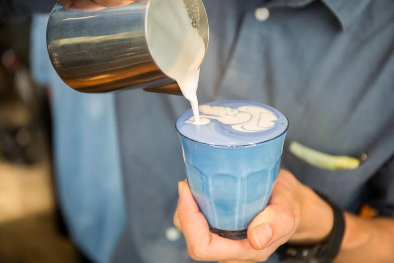 DIY TREND: blauwe matcha latte