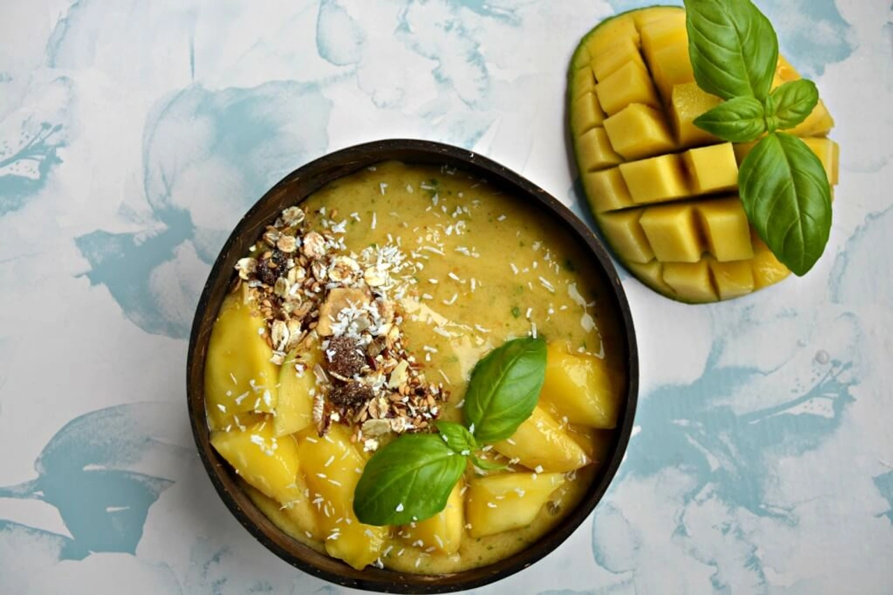 Zomerse smoothie bowl: Mango met basilicum