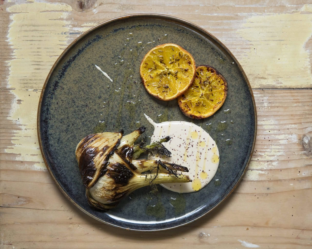 De Israëlische keuken: gekaramelliseerde venkel en sinaasappel met arak en amandel-techina