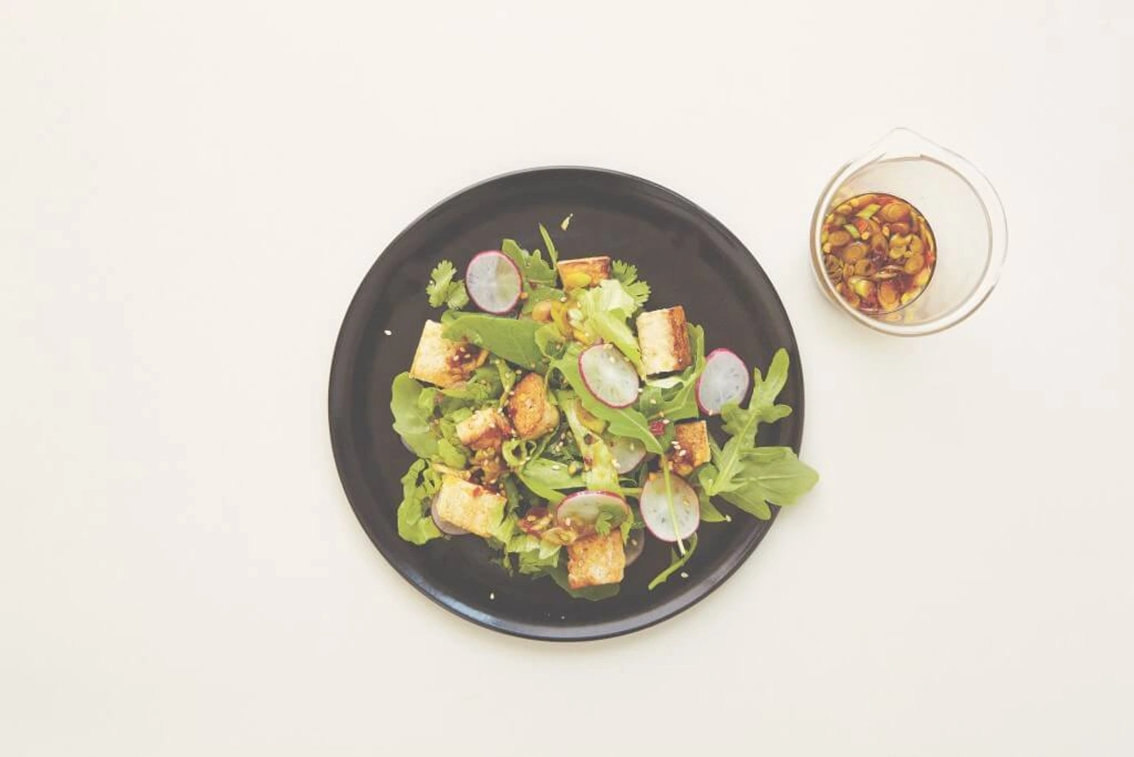 De Aziatische keuken: lauwwarme salade met tofu en radijs