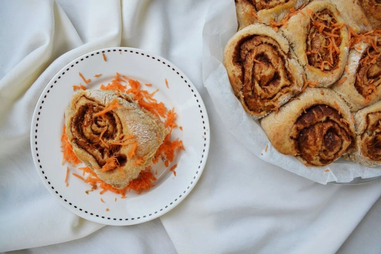 PASEN: vegan carrot cinnamon rolls