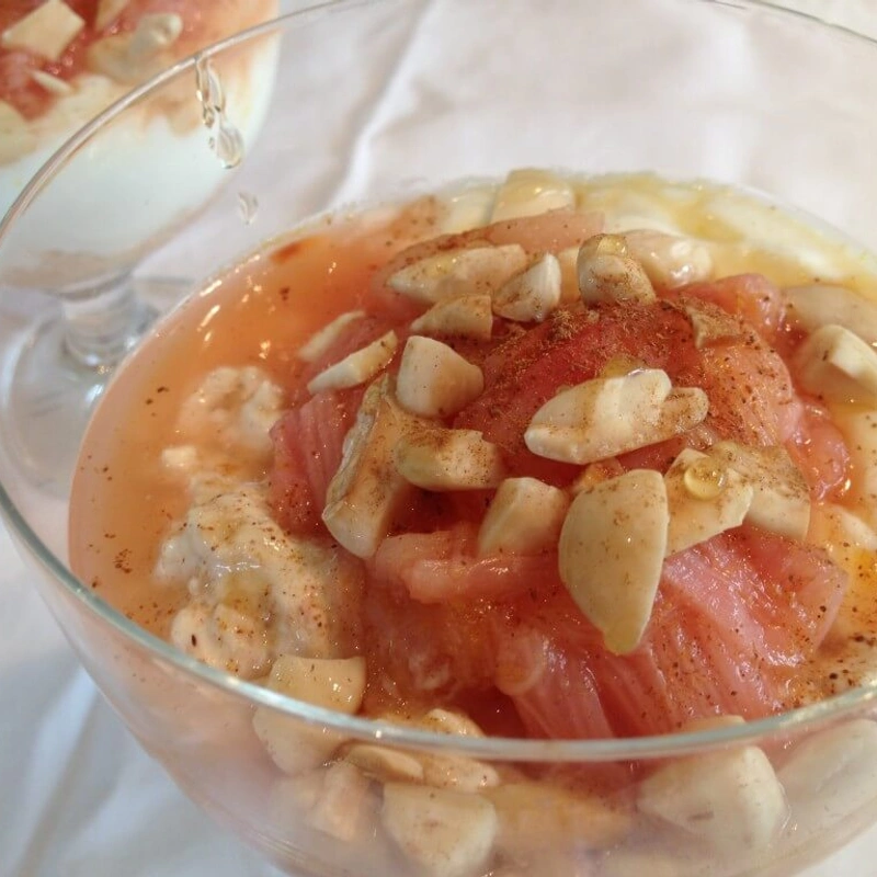 Rabarbermuesli met sinaasappel, honing en Griekse yoghurt